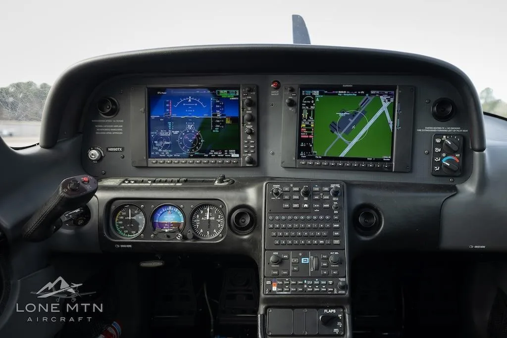 Avionics suite of a 2019 CIRRUS SR20-G6.