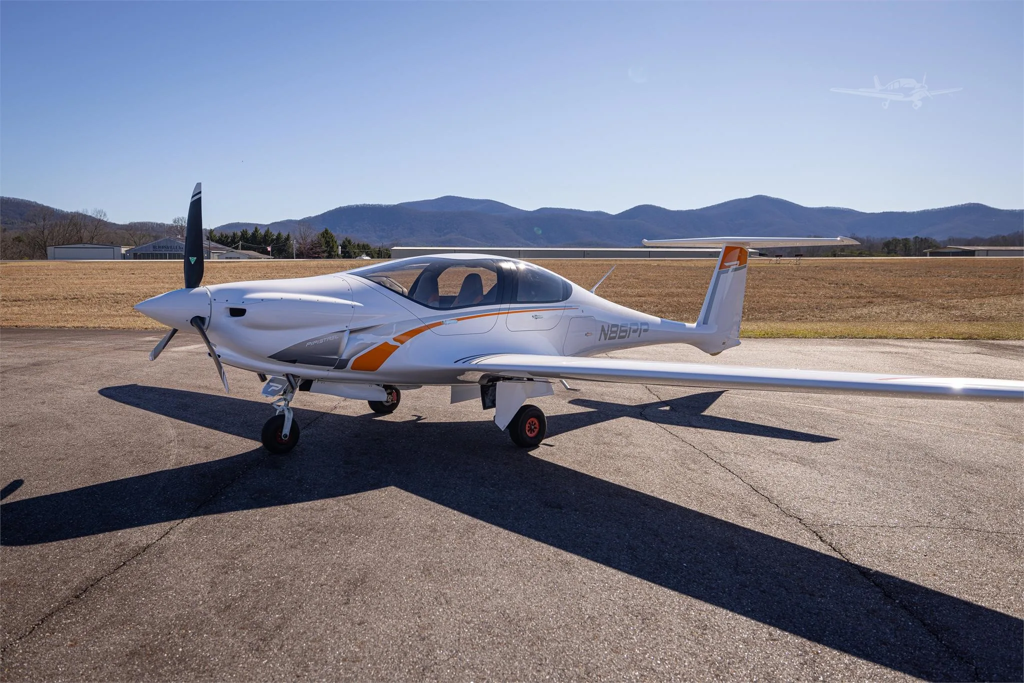 Exterior view of a 2021 PIPISTREL PANTHERA, N86PP.