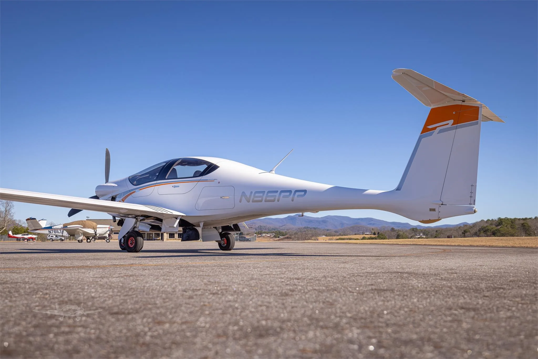 Exterior view of a 2021 PIPISTREL PANTHERA, N86PP.