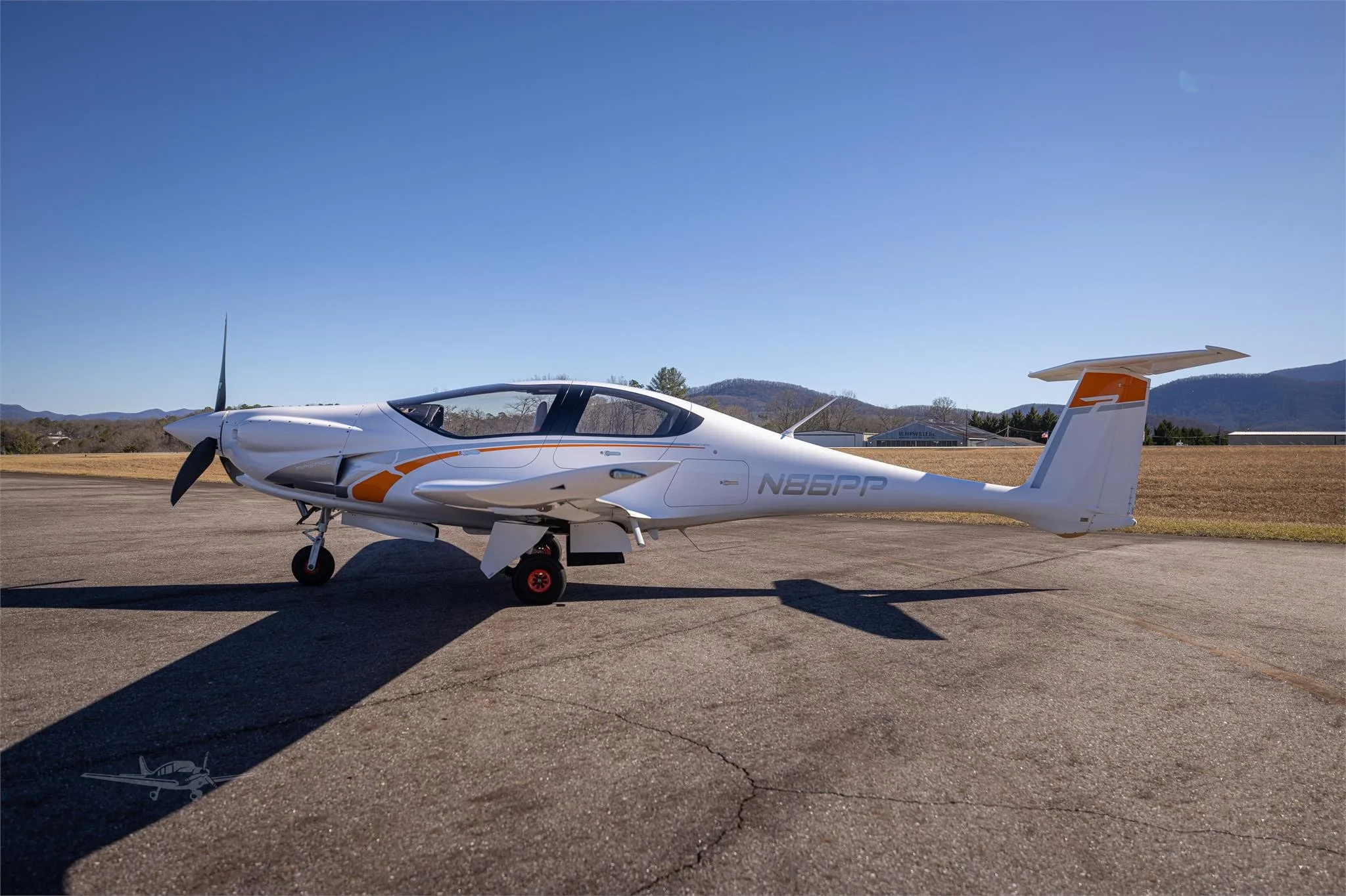 Exterior view of a 2021 PIPISTREL PANTHERA, N86PP.