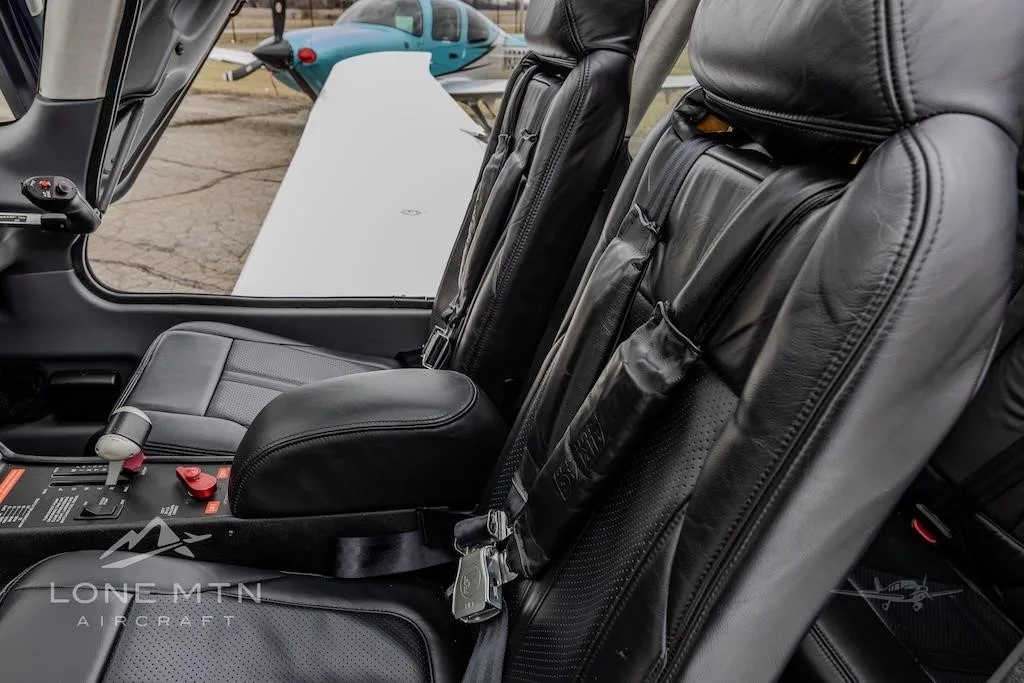 Cabin interior of a 2023 CIRRUS SR20-G6.