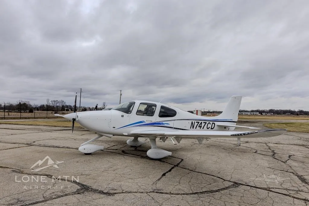 Exterior view of a 2023 CIRRUS SR20-G6, N747CD.