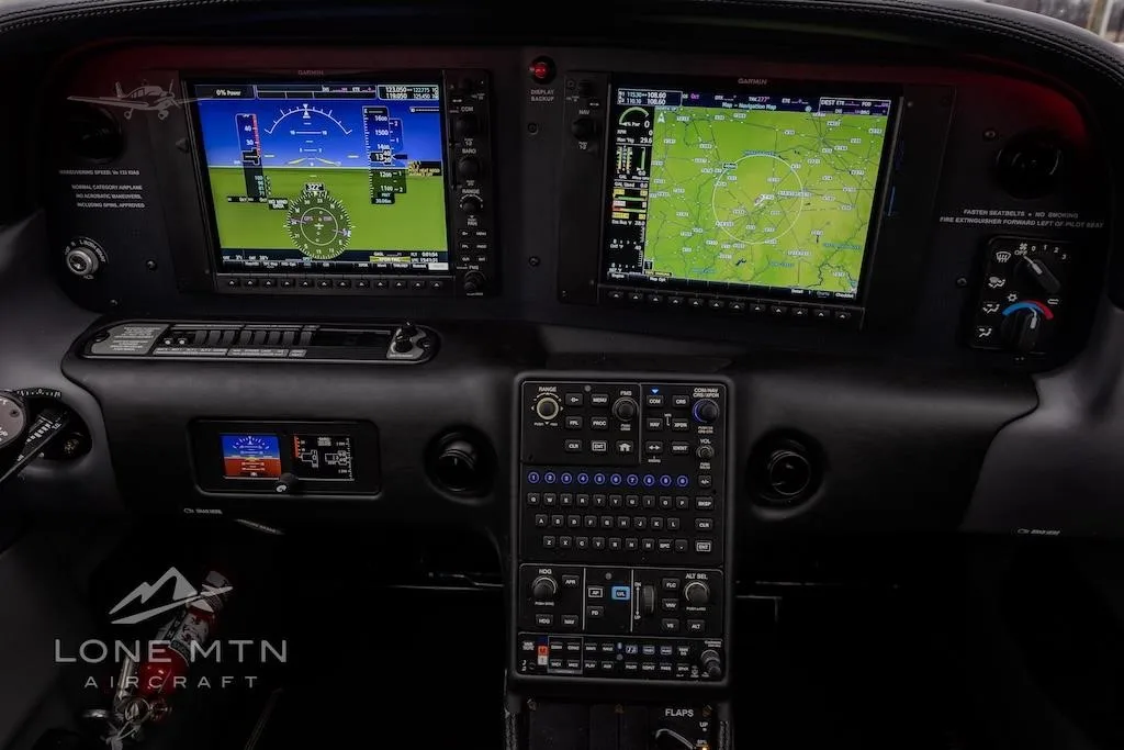 Avionics suite of a 2023 CIRRUS SR20-G6.