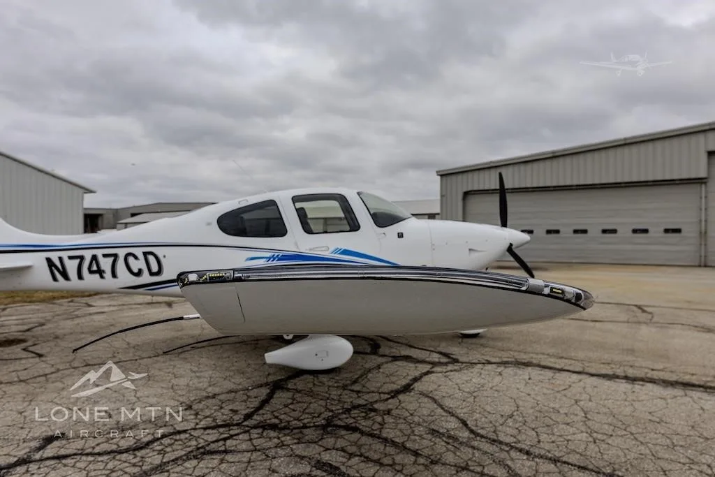 Exterior view of a 2023 CIRRUS SR20-G6, N747CD.
