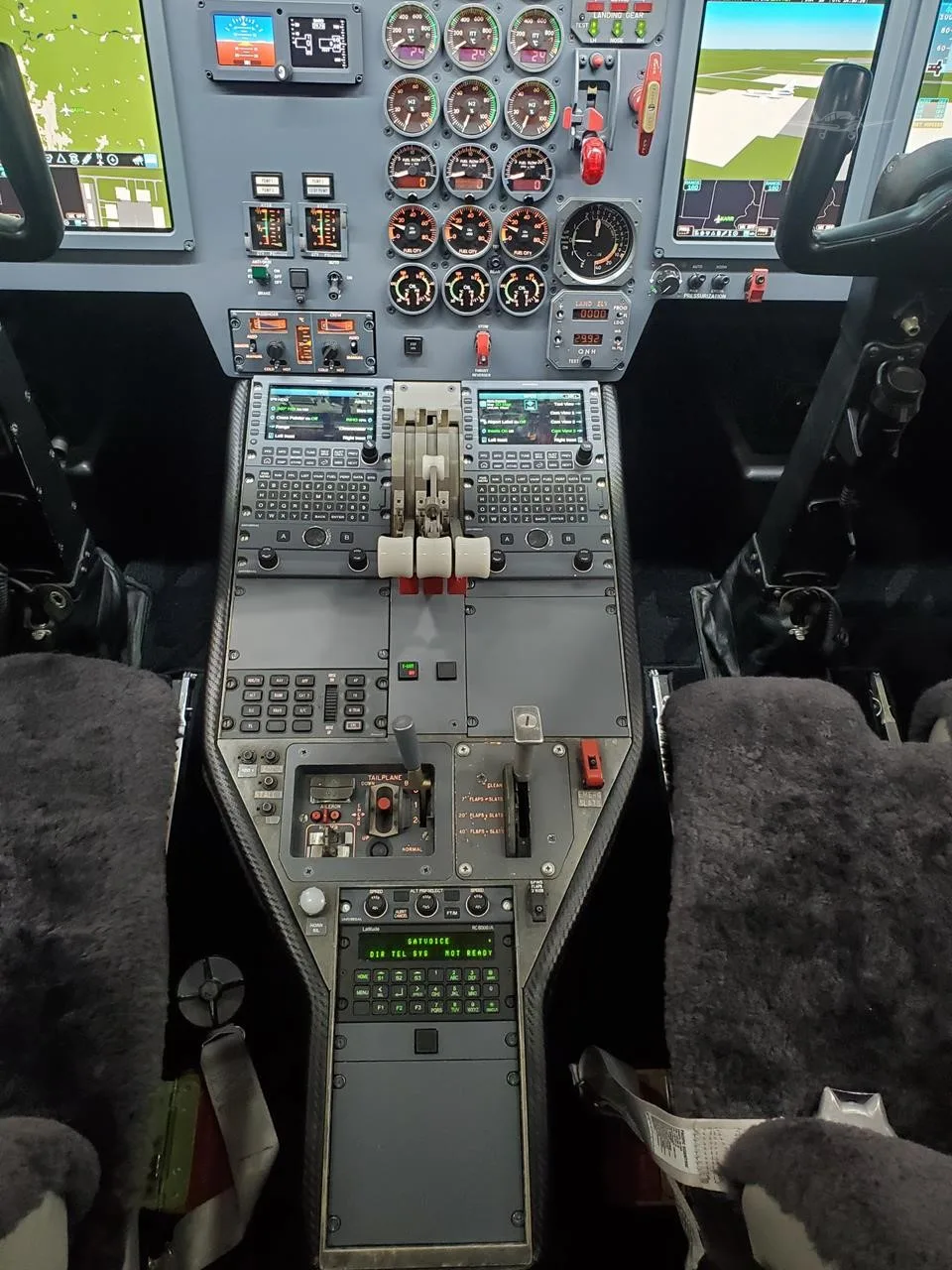 Cockpit and instrument panel of a 1995 DASSAULT FALCON 900B.