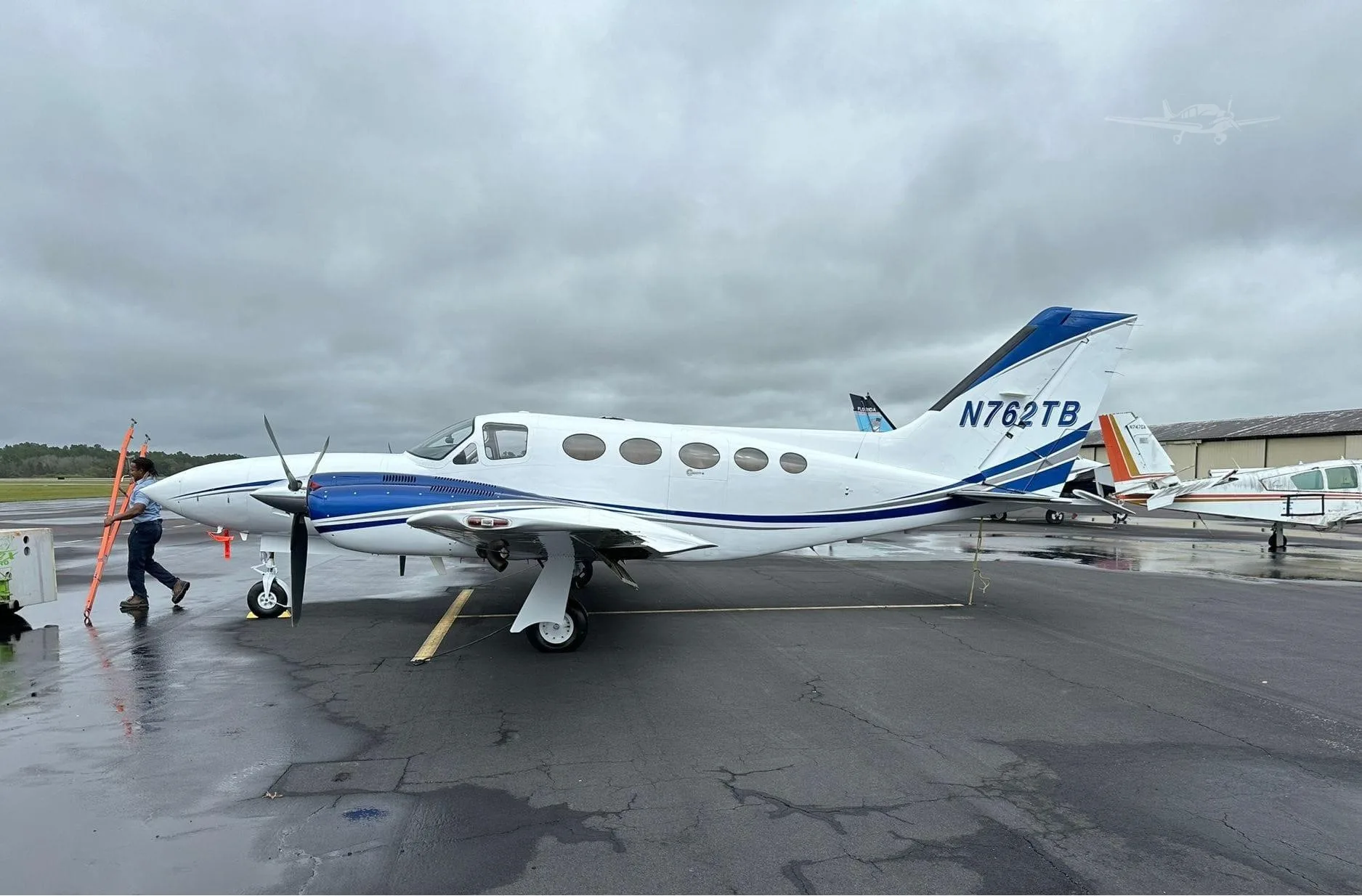 Exterior view of a 1977 CESSNA 421C, N762TB.