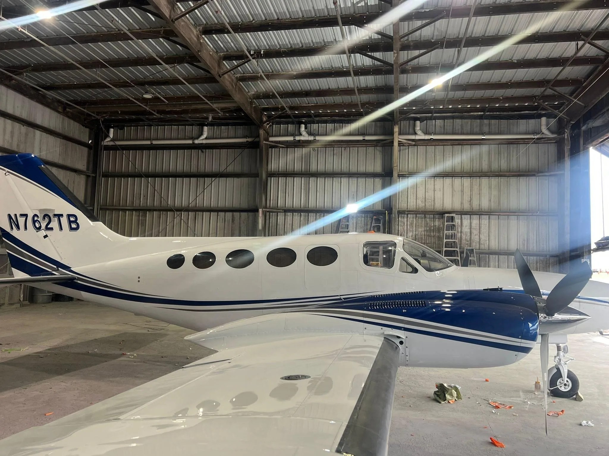 Exterior view of a 1977 CESSNA 421C, N762TB.