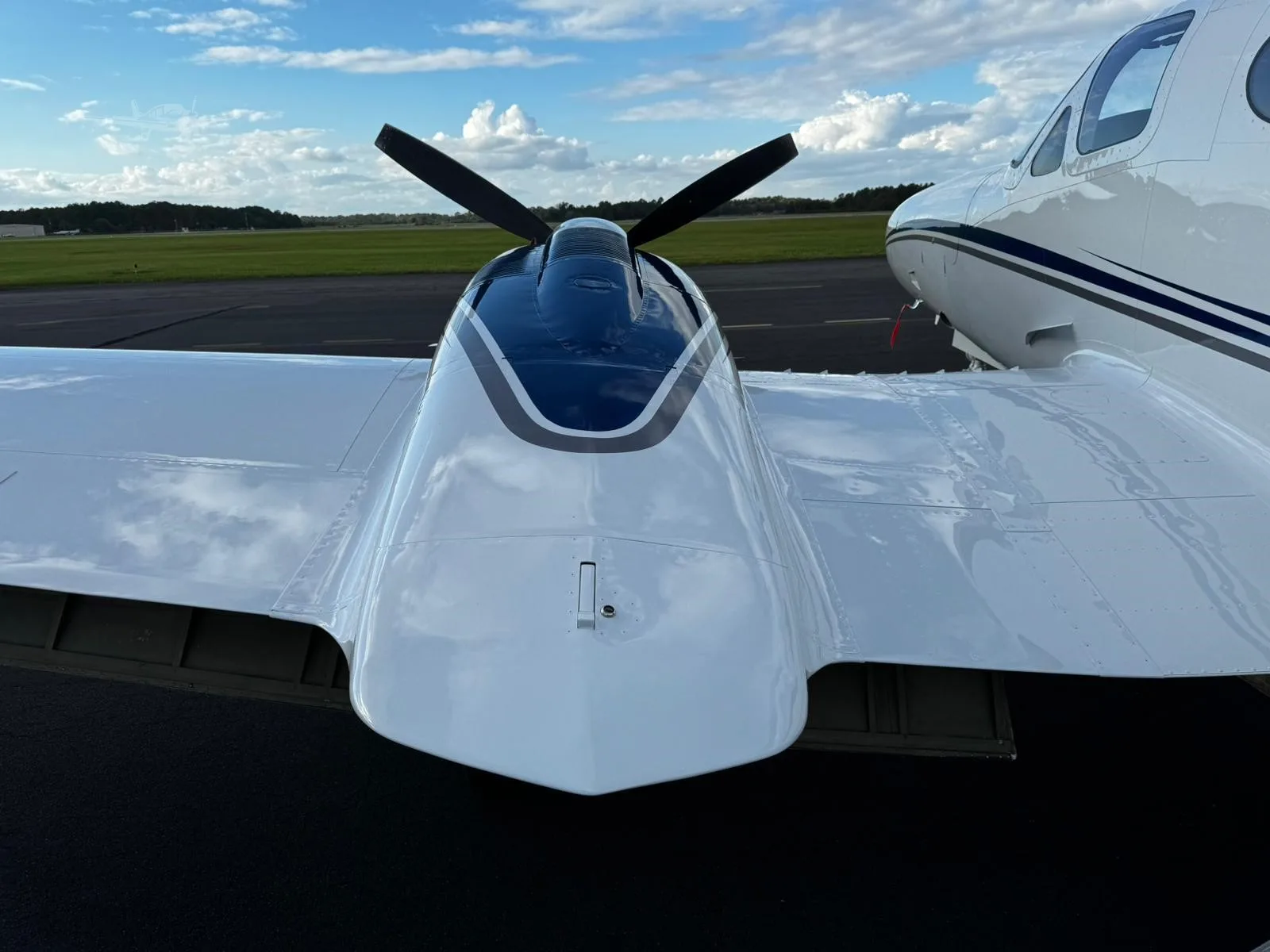 Exterior view of a 1977 CESSNA 421C, N762TB.