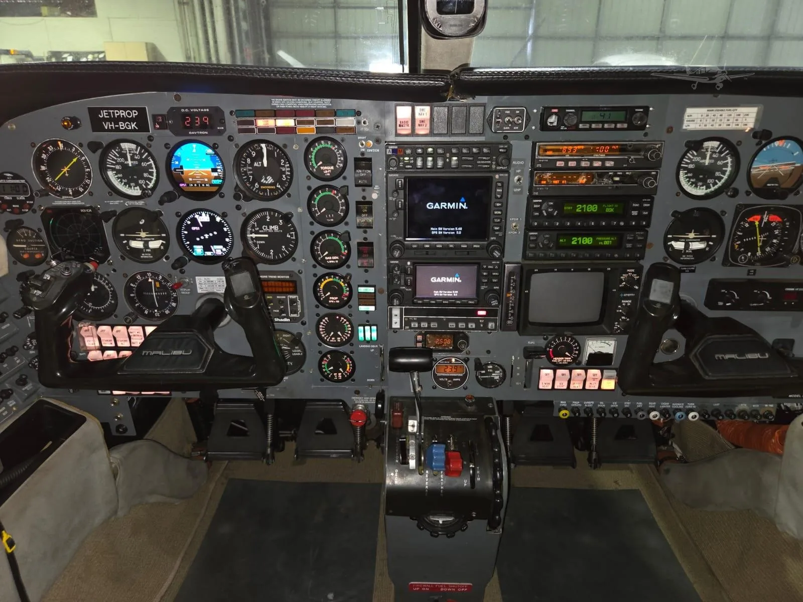 Cockpit and instrument panel of a 1985 PIPER JETPROP.