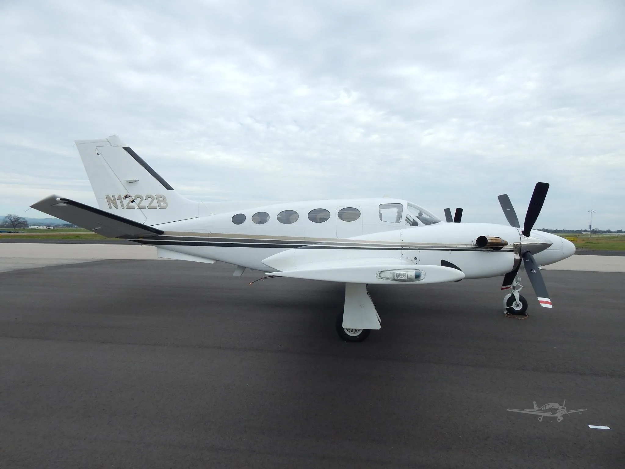 Exterior view of a 1981 CESSNA CONQUEST I, N1222B.