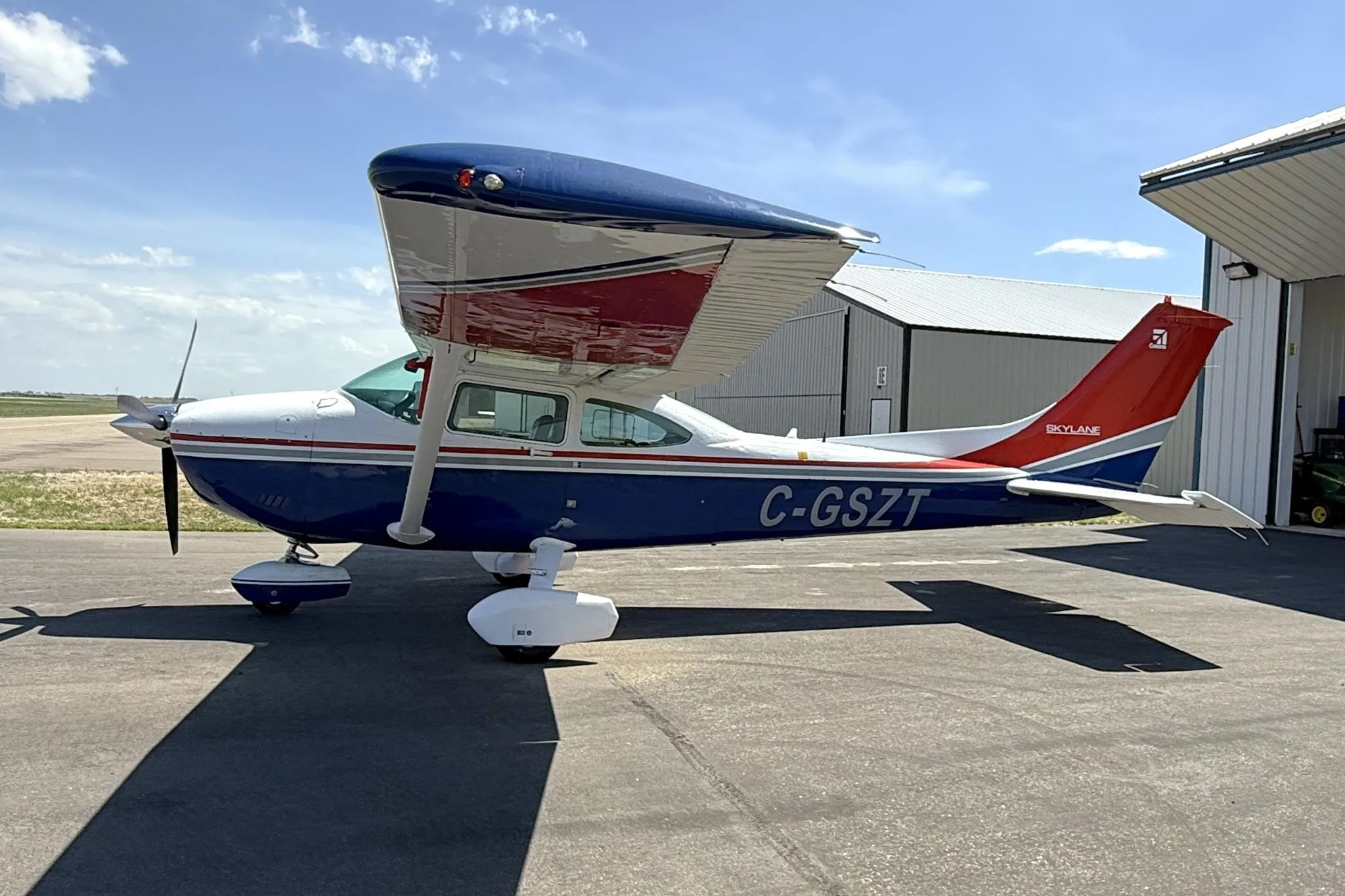 Exterior view of a 1983 CESSNA 182R SKYLANE, C-GSZT.