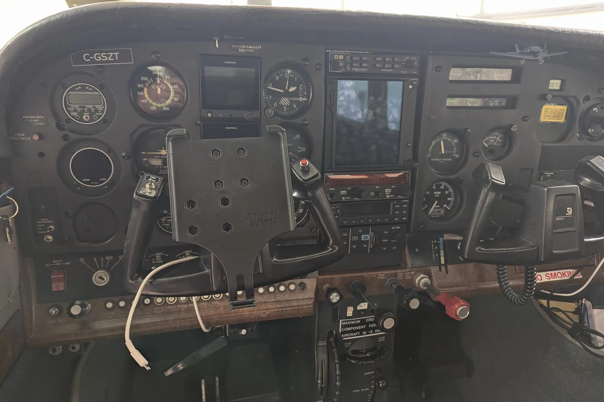Cockpit and instrument panel of a 1983 CESSNA 182R SKYLANE.