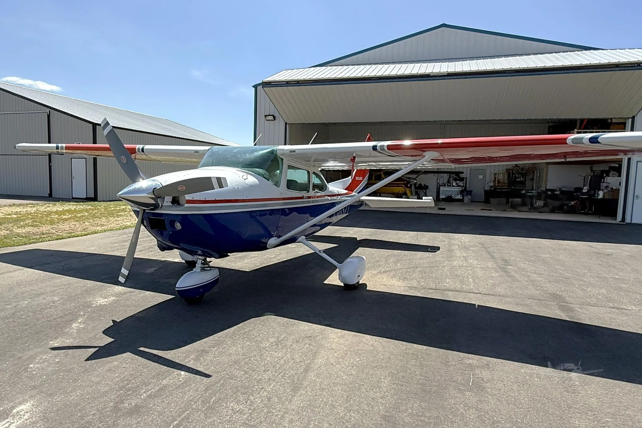 Exterior view of a 1983 CESSNA 182R SKYLANE, C-GSZT.