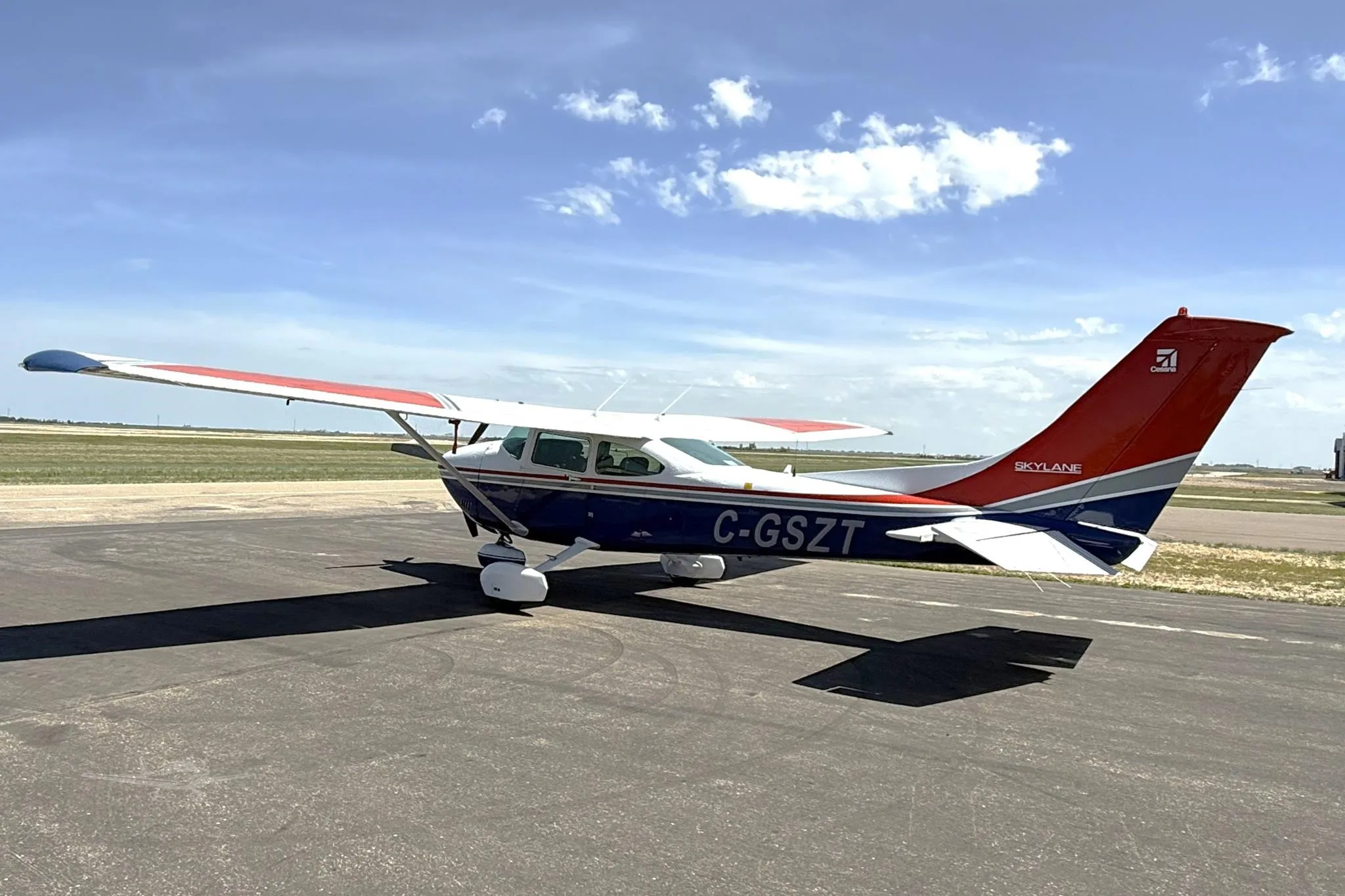 Exterior view of a 1983 CESSNA 182R SKYLANE, C-GSZT.