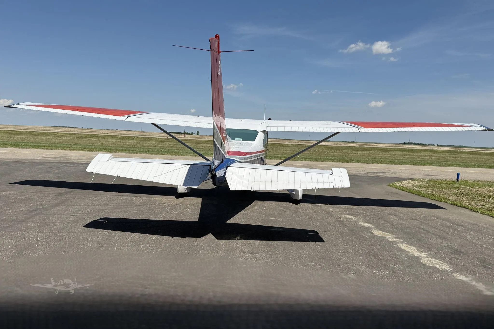 Exterior view of a 1983 CESSNA 182R SKYLANE, C-GSZT.