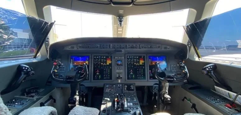Cockpit and instrument panel of a 2016 GULFSTREAM G150.