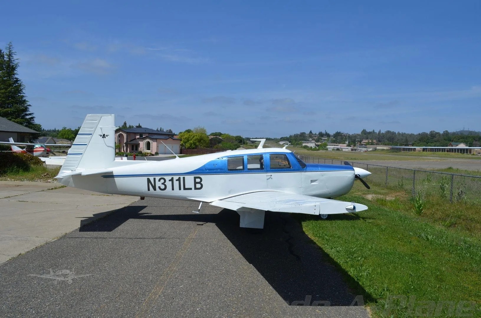 Exterior view of a 1970 MOONEY M20F EXEC 21, N311LB.
