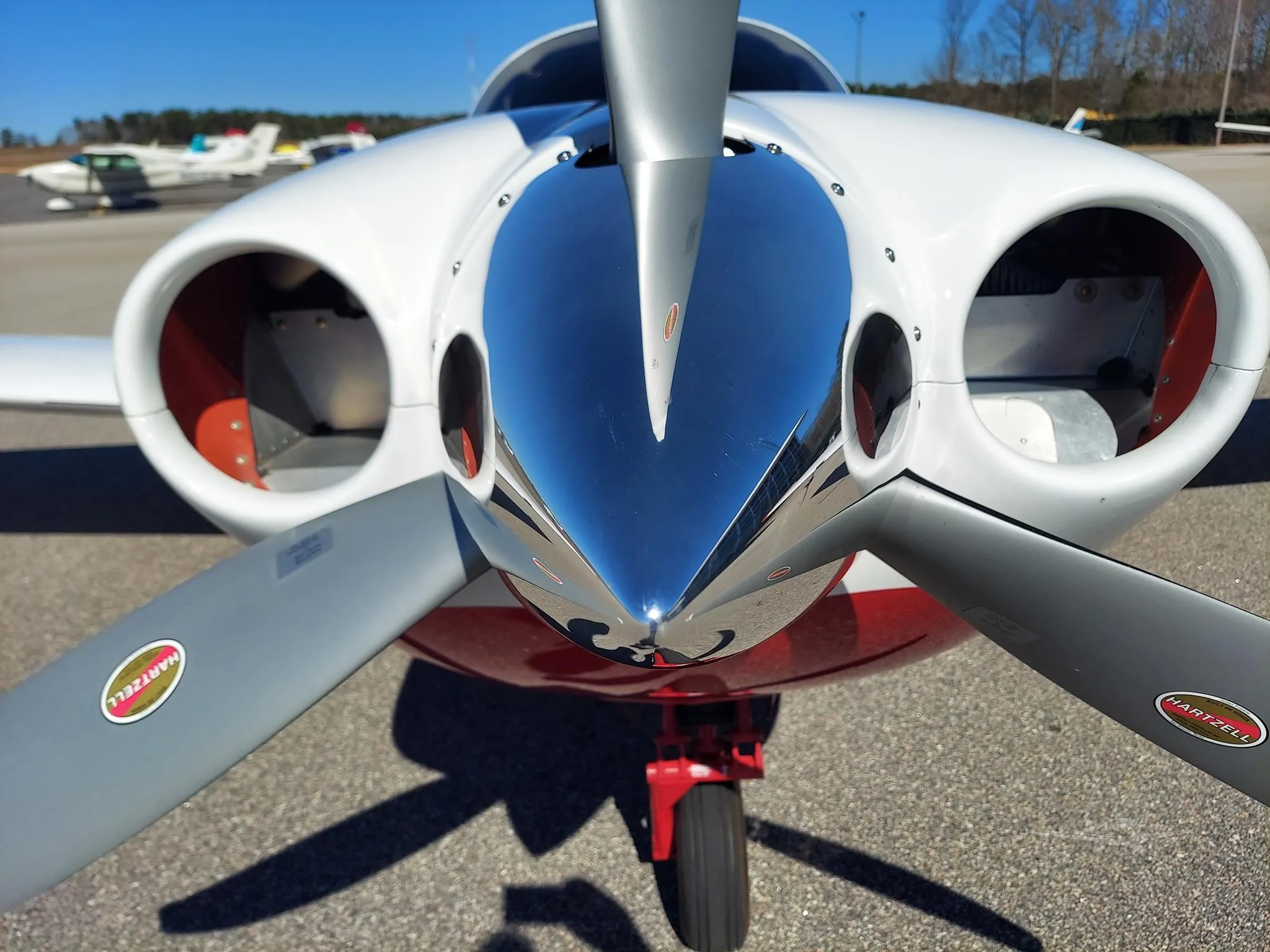 Exterior view of a 2009 MOONEY ACCLAIM TYPE S, N212D.