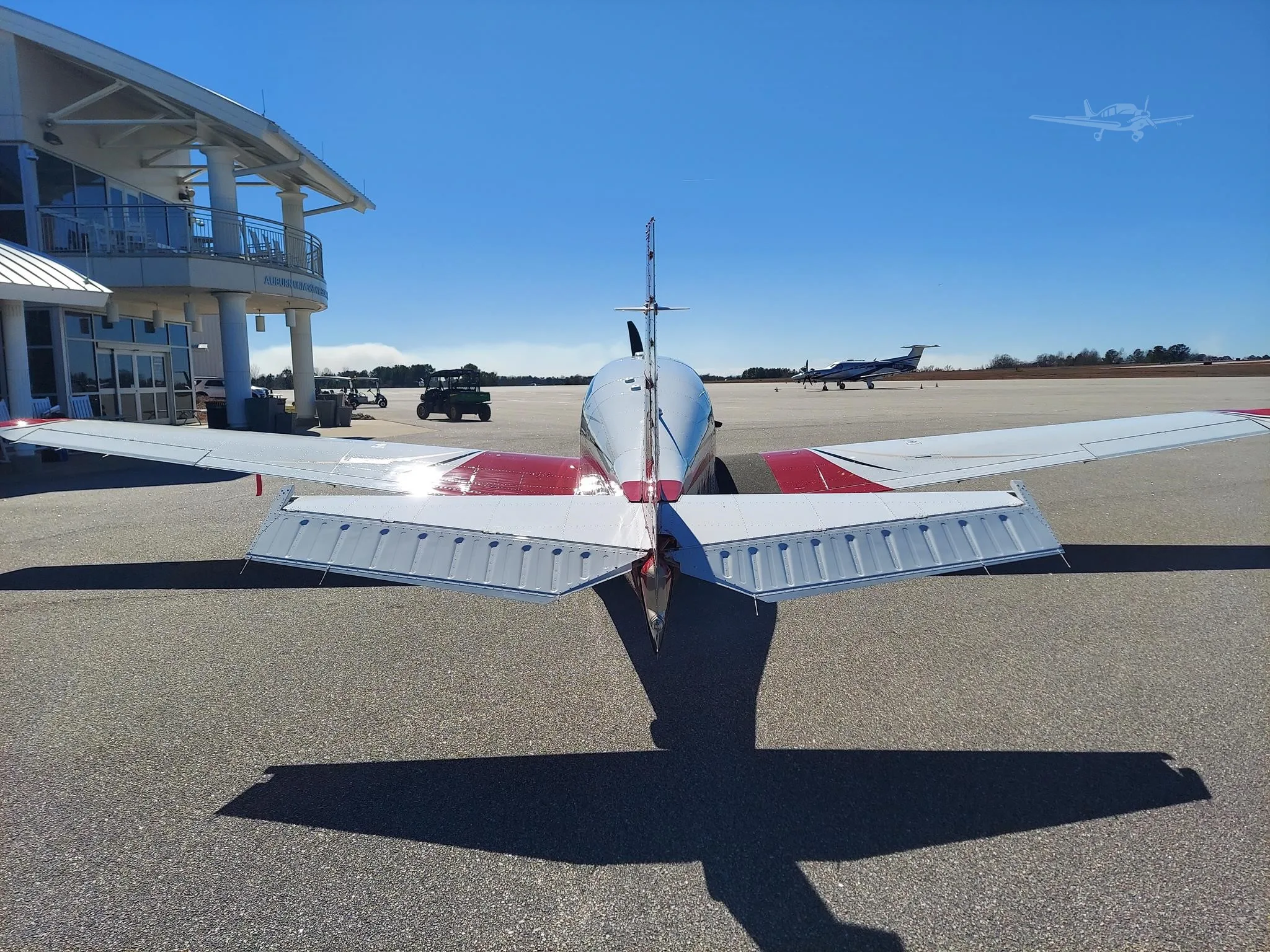 Exterior view of a 2009 MOONEY ACCLAIM TYPE S, N212D.