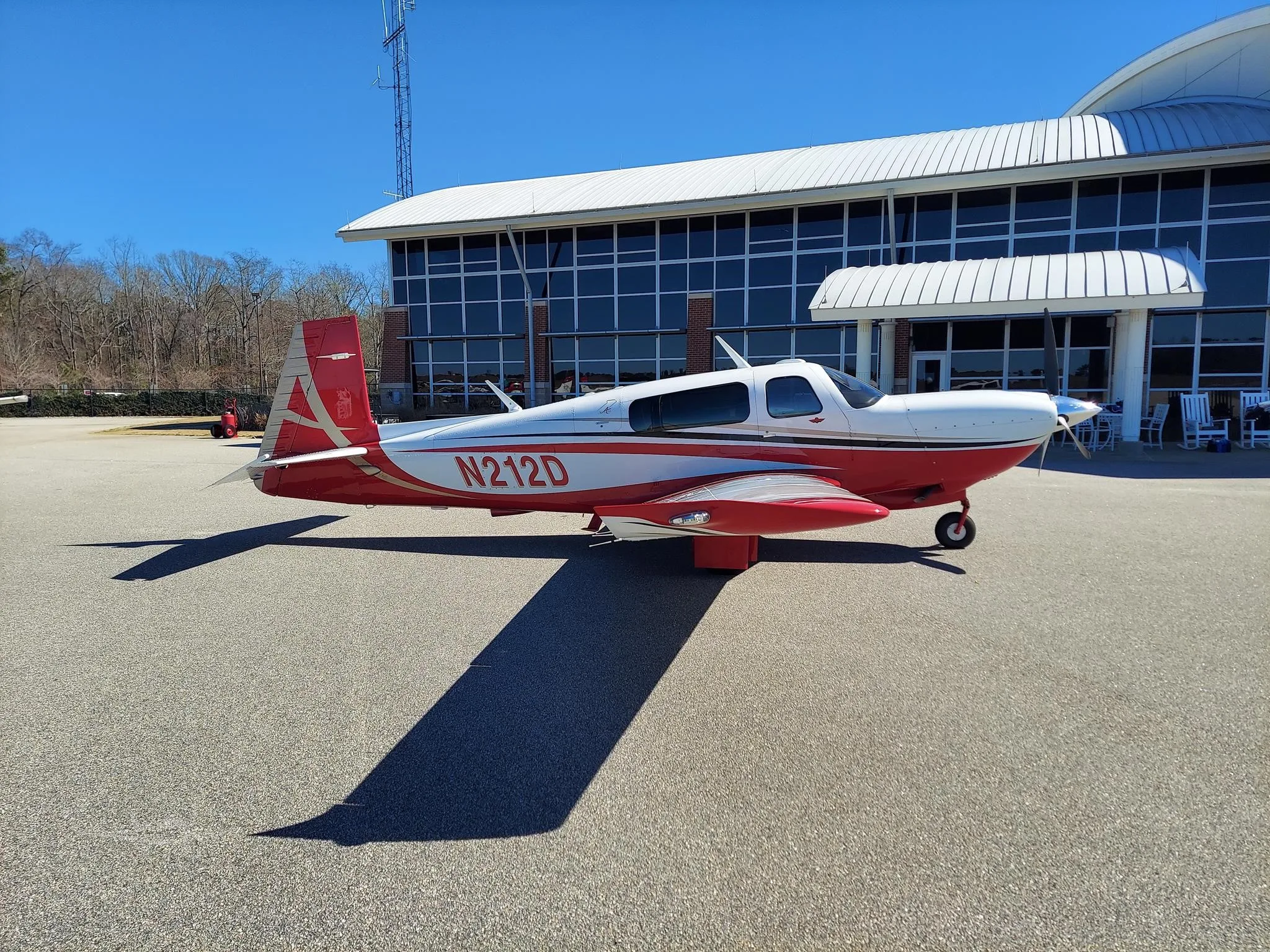 Exterior view of a 2009 MOONEY ACCLAIM TYPE S, N212D.