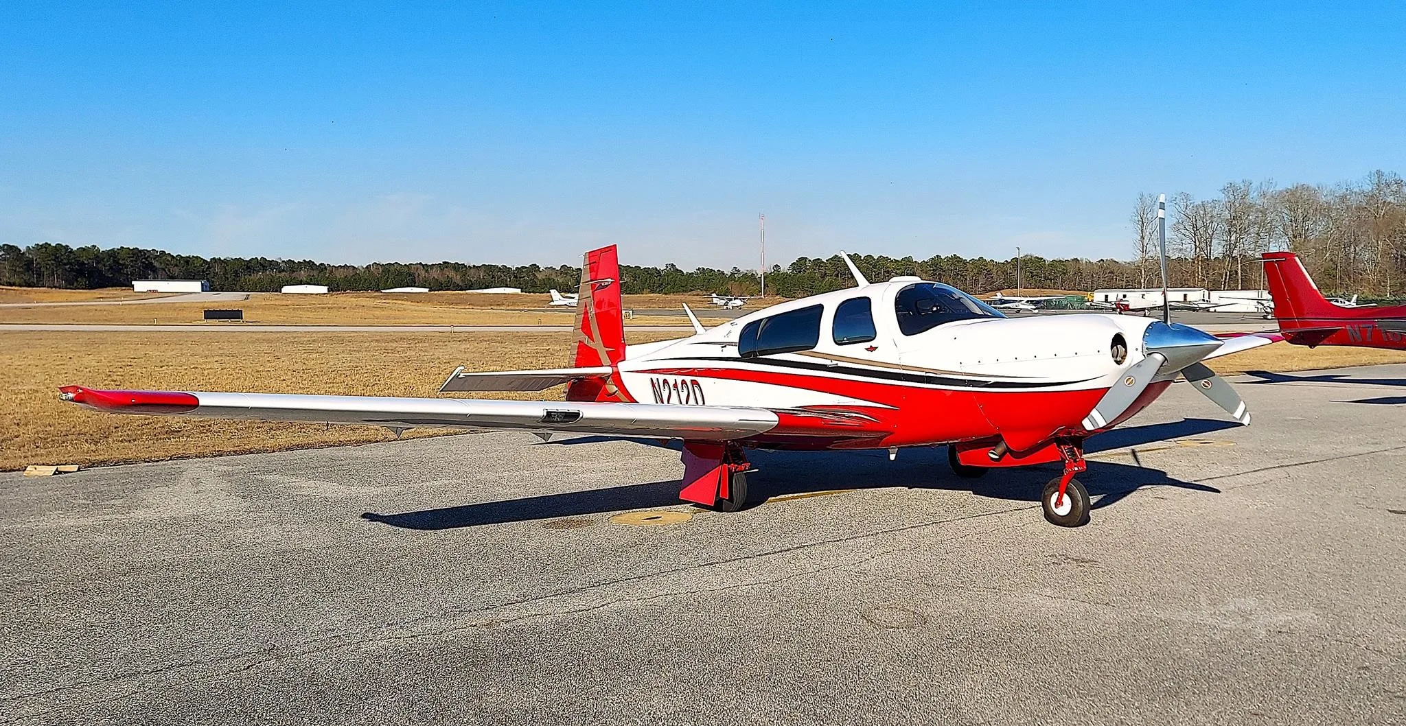 Exterior view of a 2009 MOONEY ACCLAIM TYPE S, N212D.