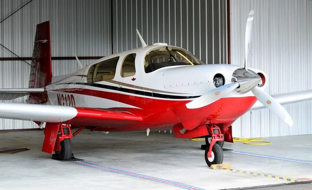 Exterior view of a 2009 MOONEY ACCLAIM TYPE S, N212D.