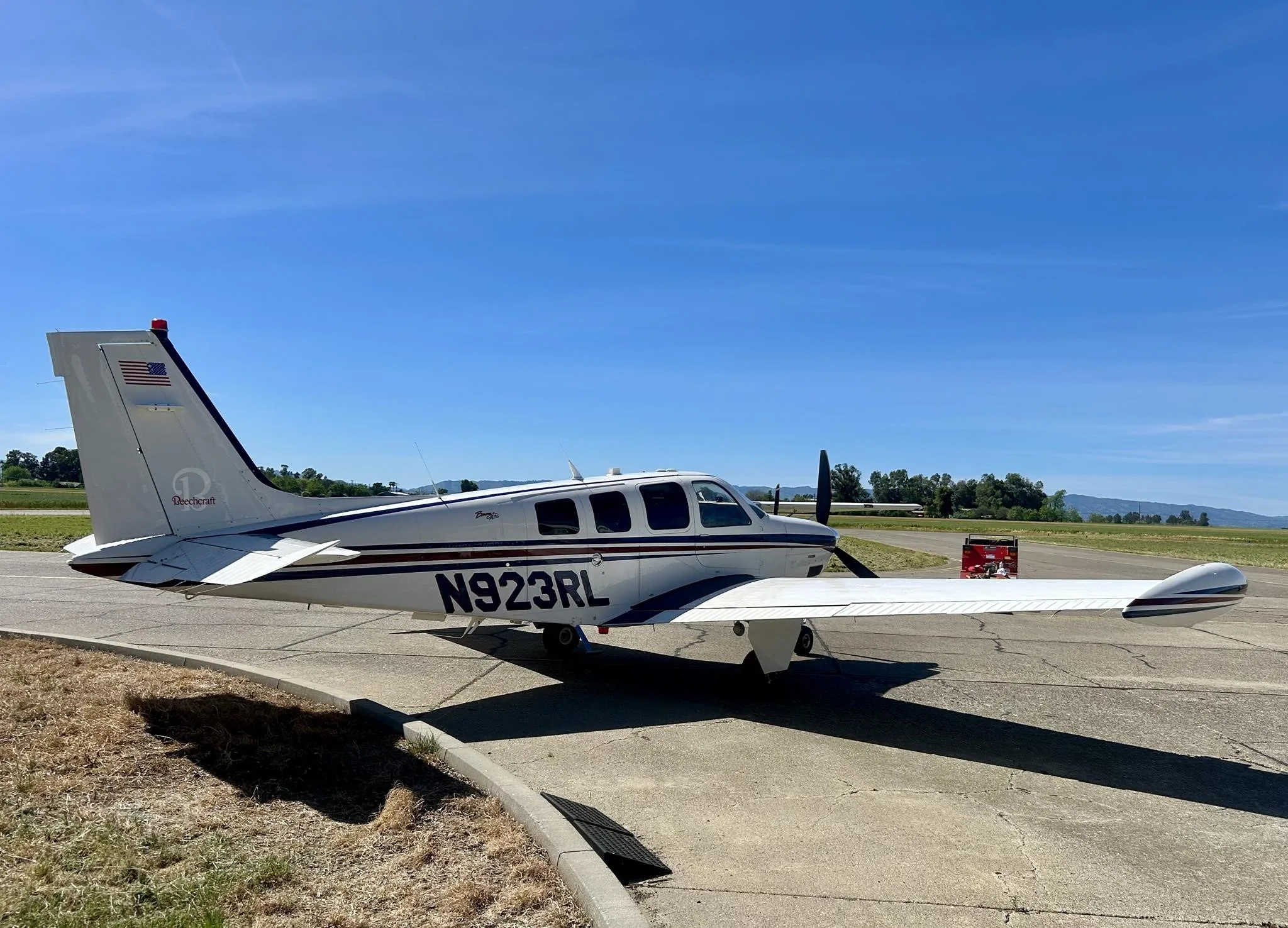 Exterior view of a 2004 BEECHCRAFT A36 BONANZA, N923RL.