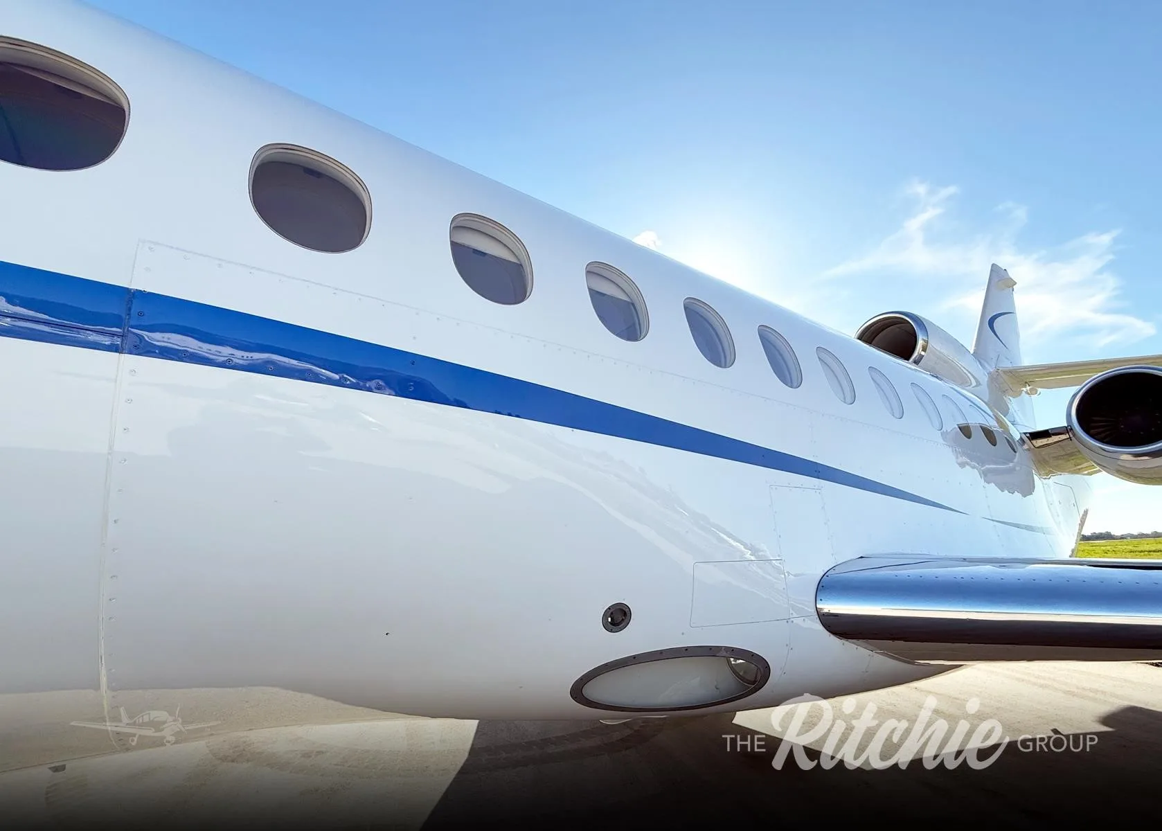 Exterior view of a 1993 DASSAULT FALCON 900B.