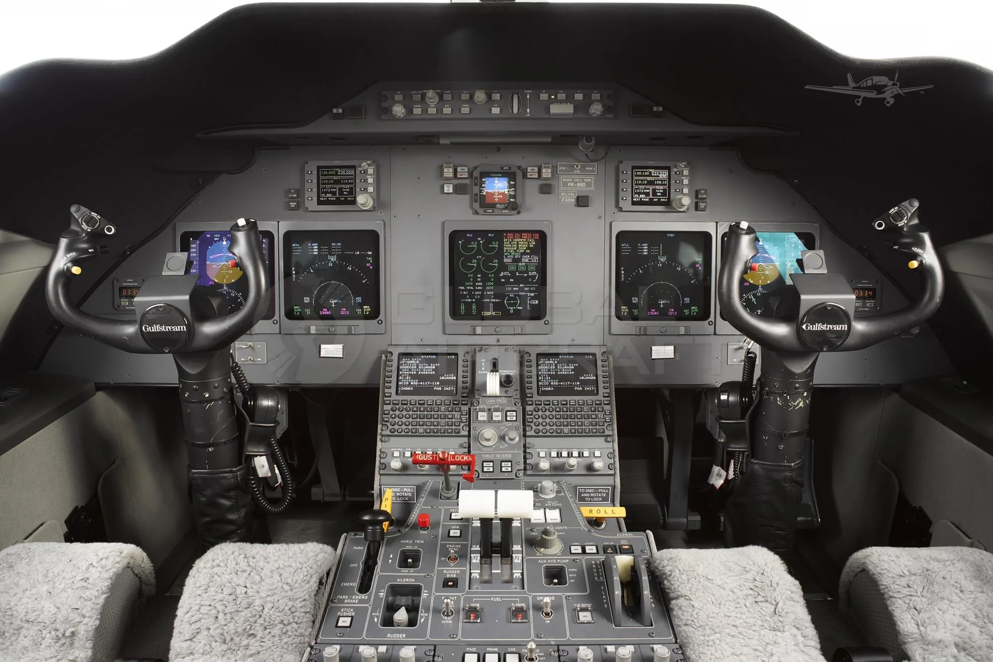 Cockpit and instrument panel of a 2008 GULFSTREAM G200.