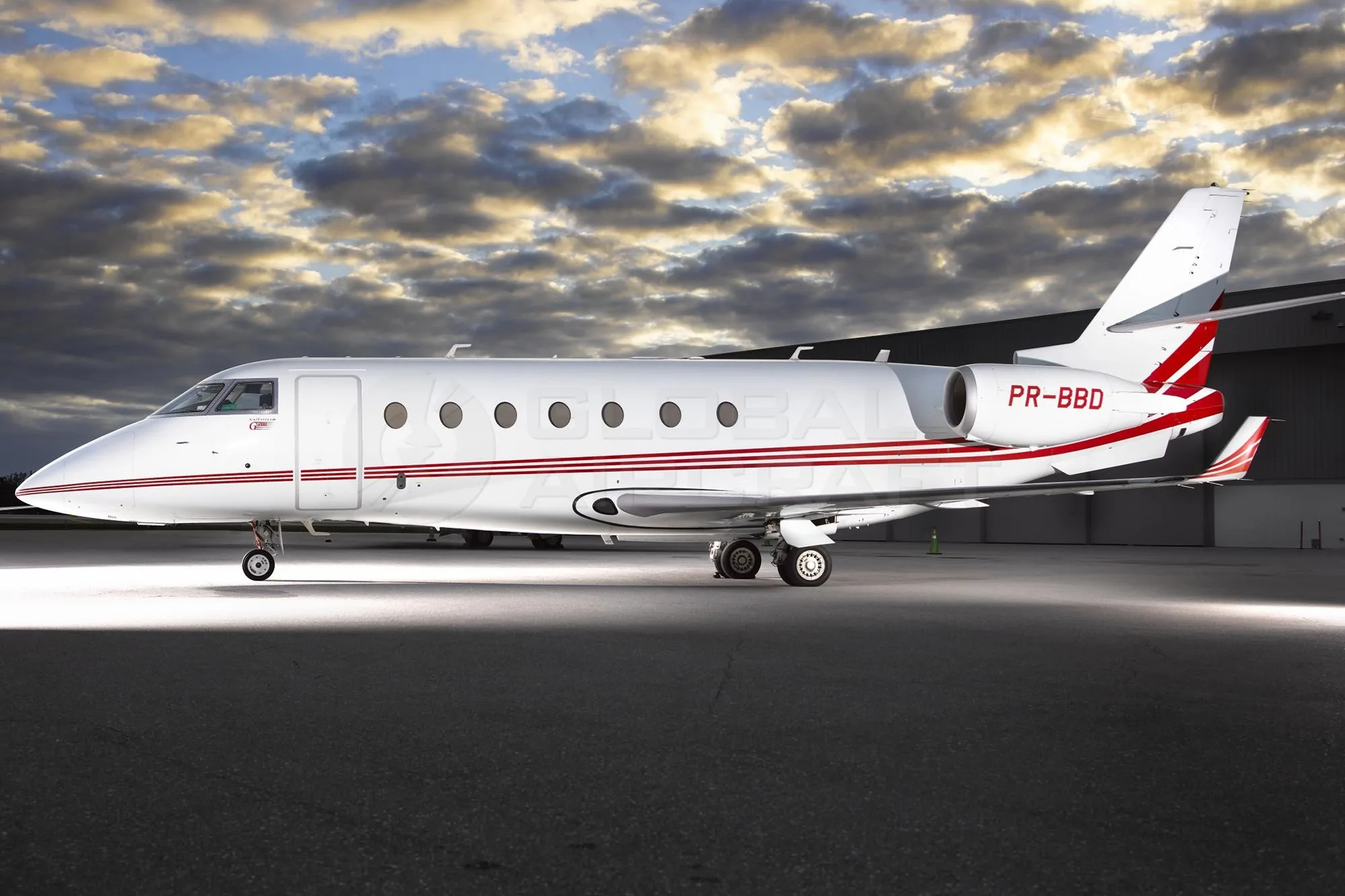 Exterior view of a 2008 GULFSTREAM G200, PR-BBD.