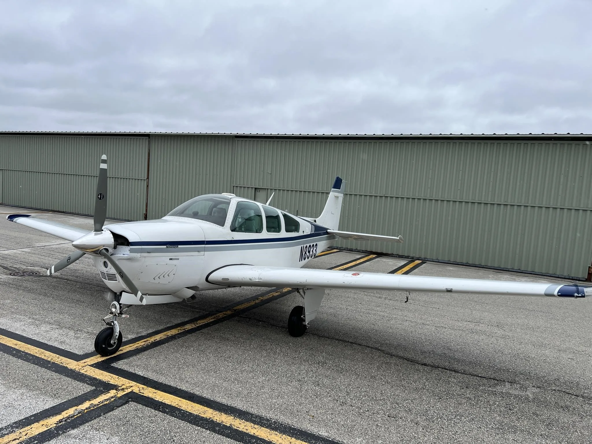 Exterior view of a 1989 BEECHCRAFT F33A BONANZA, N8933.