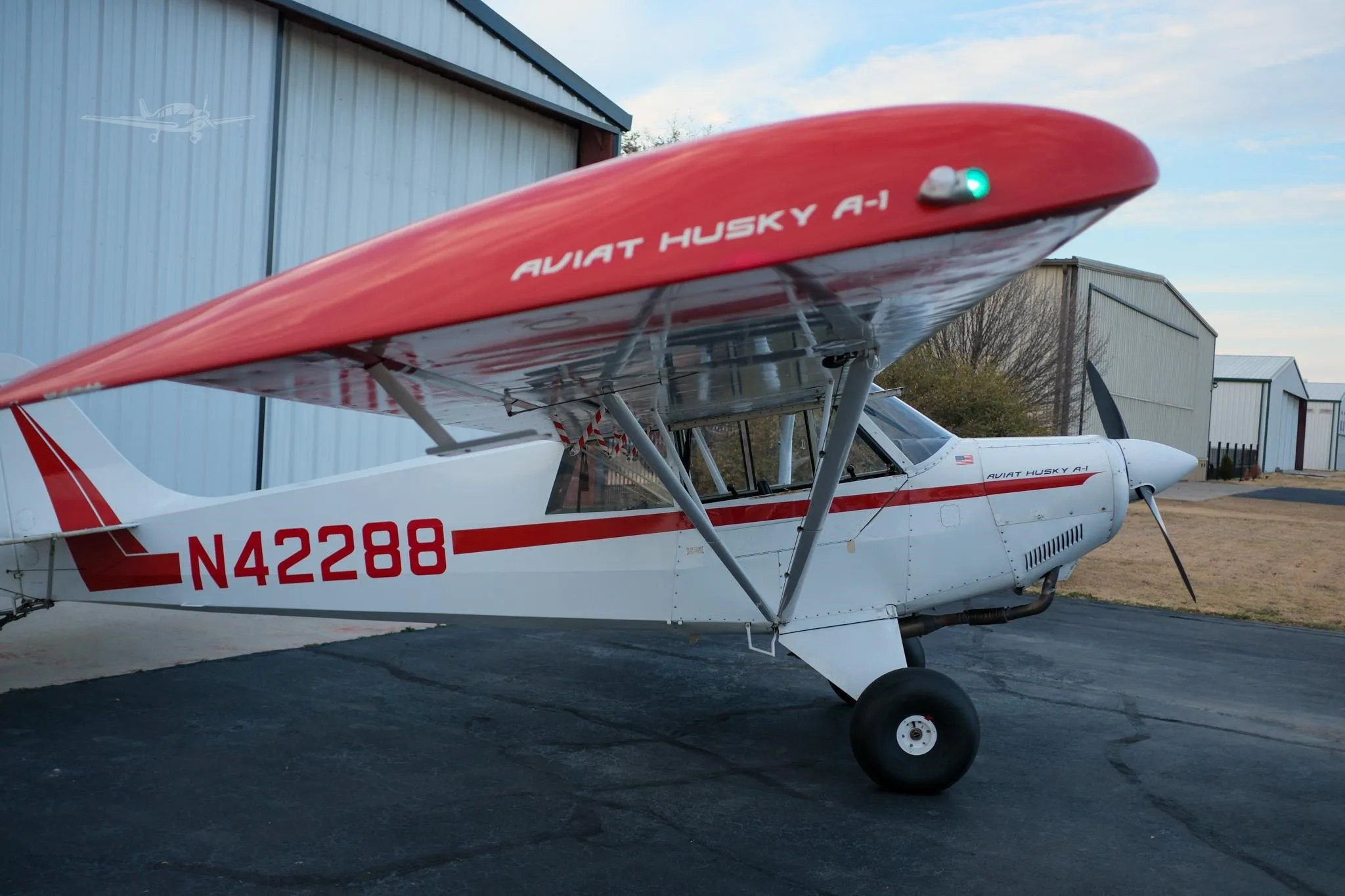 Exterior view of a 1997 AVIAT HUSKY A-1, N42288.