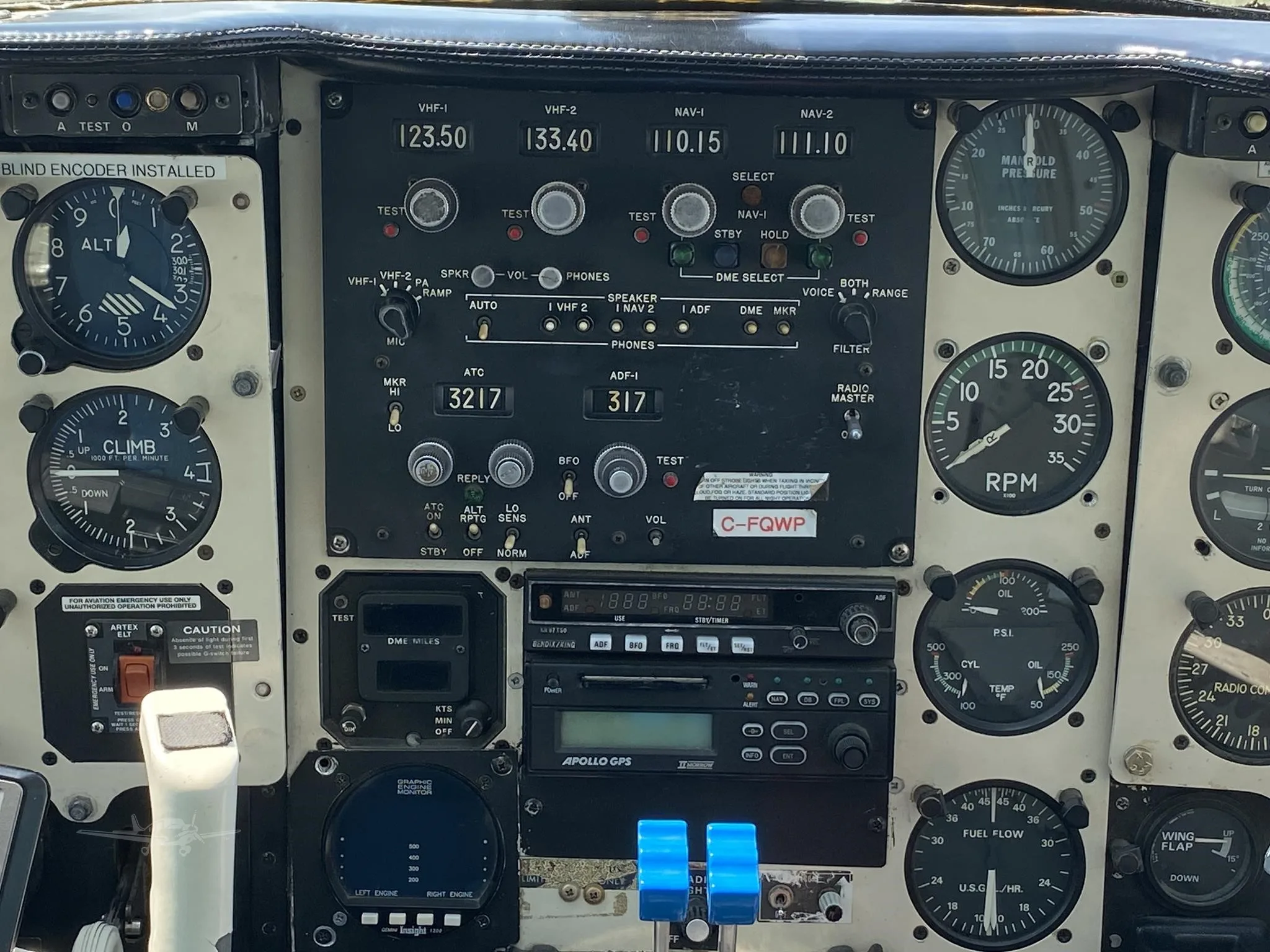 Avionics suite of a 1974 PIPER NAVAJO.