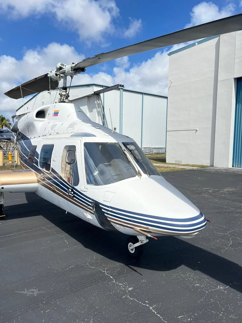 Exterior view of a 1985 BELL 222B.