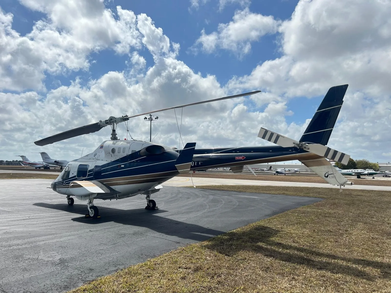 Exterior view of a 1985 BELL 222B.