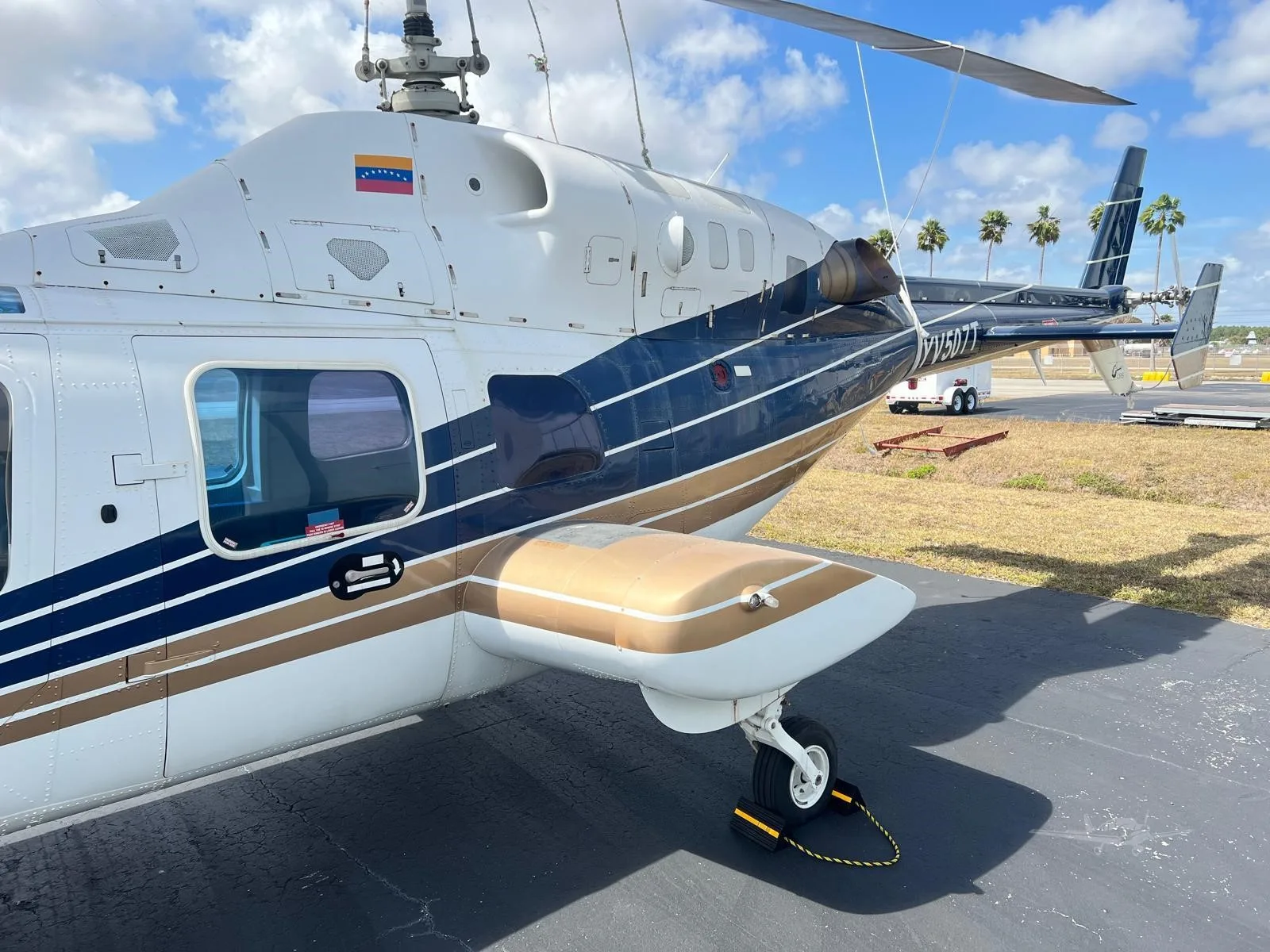 Exterior view of a 1985 BELL 222B.