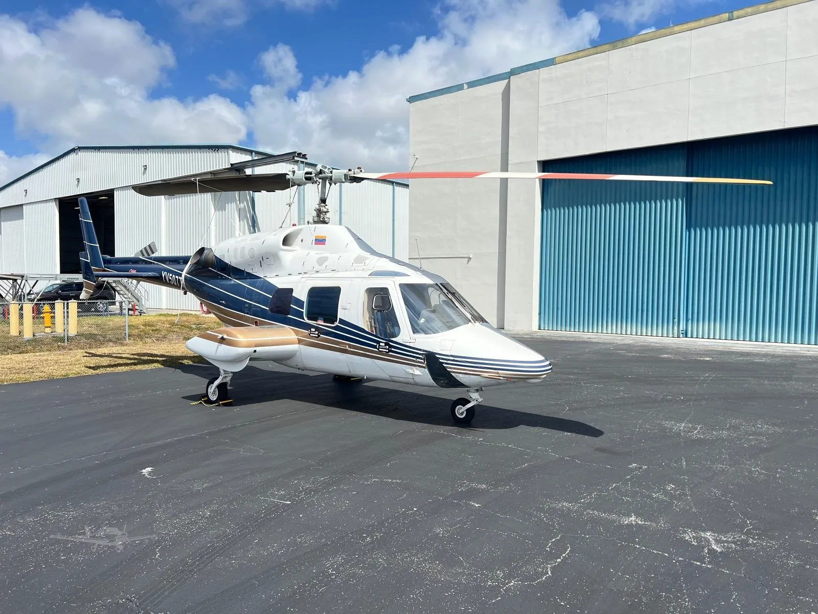 Exterior view of a 1985 BELL 222B.