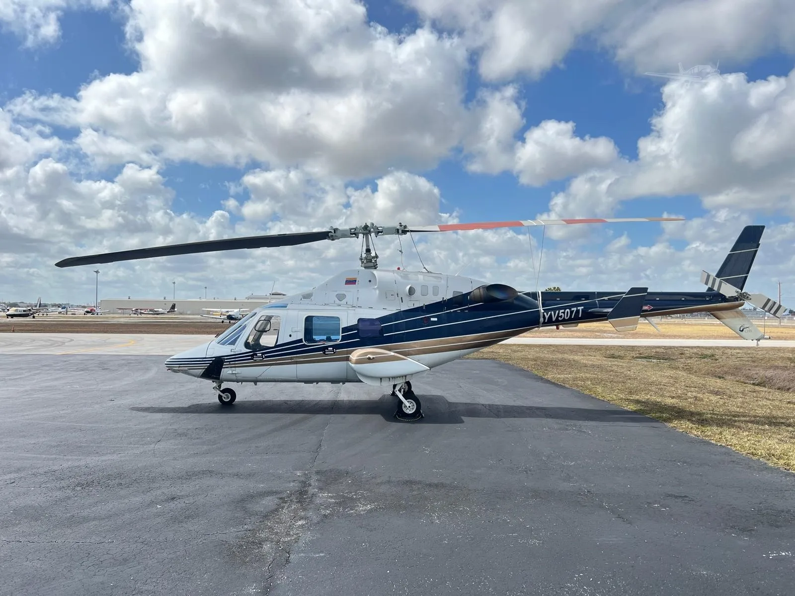 Exterior view of a 1985 BELL 222B.