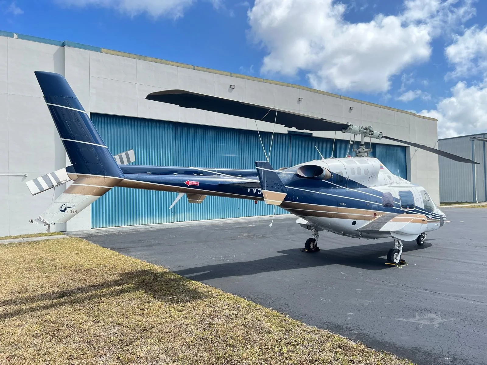Exterior view of a 1985 BELL 222B.