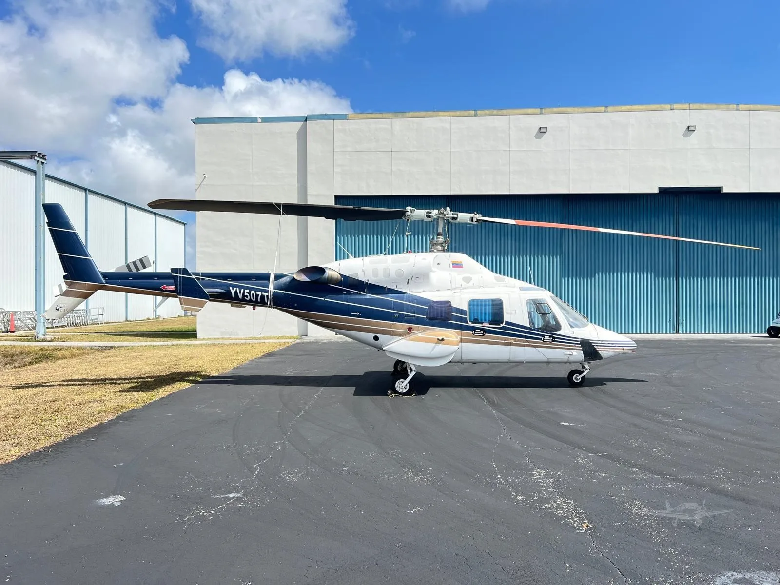 Exterior view of a 1985 BELL 222B.
