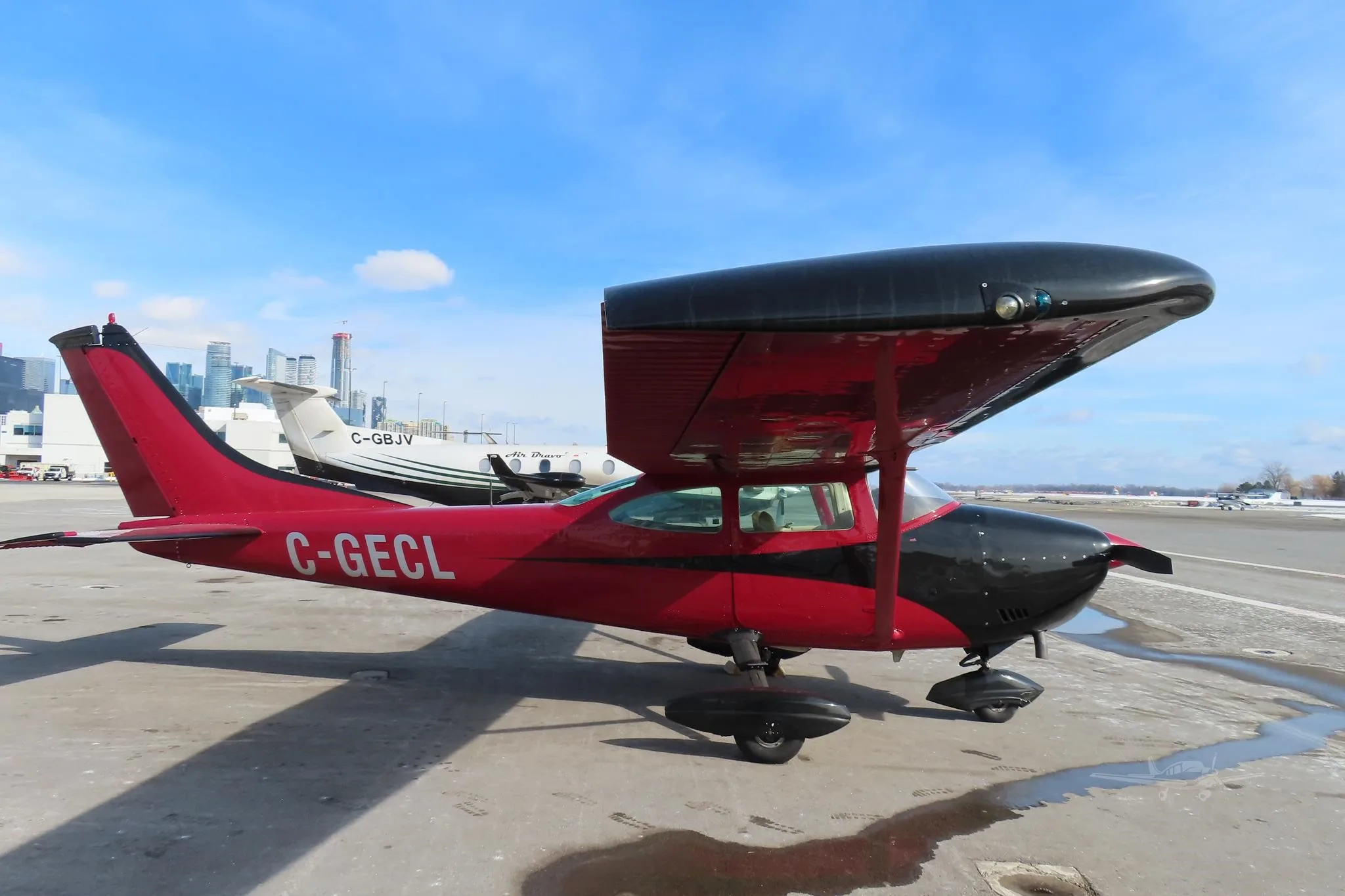 Exterior view of a 1972 CESSNA 182P SKYLANE.