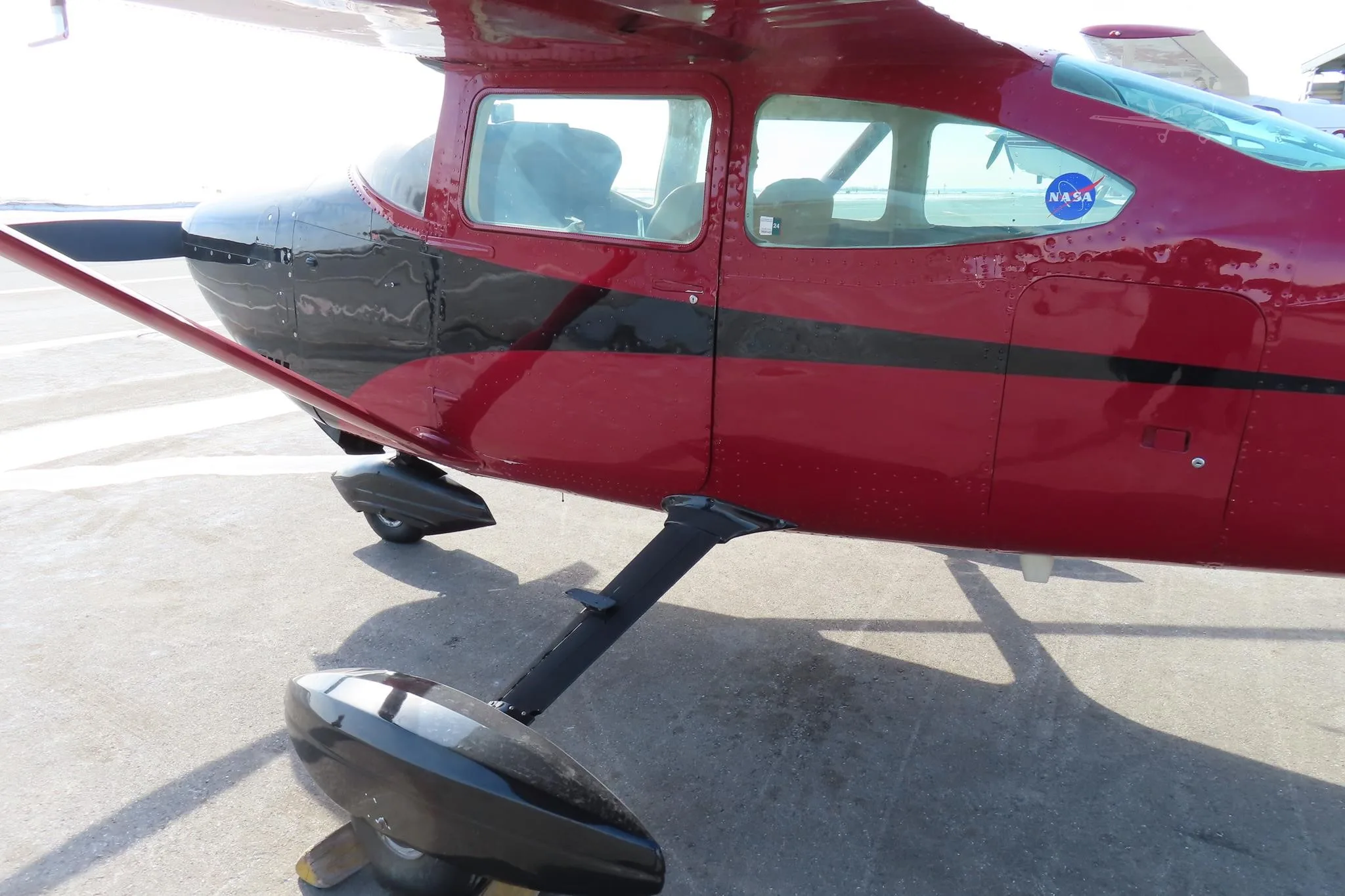 Exterior view of a 1972 CESSNA 182P SKYLANE.