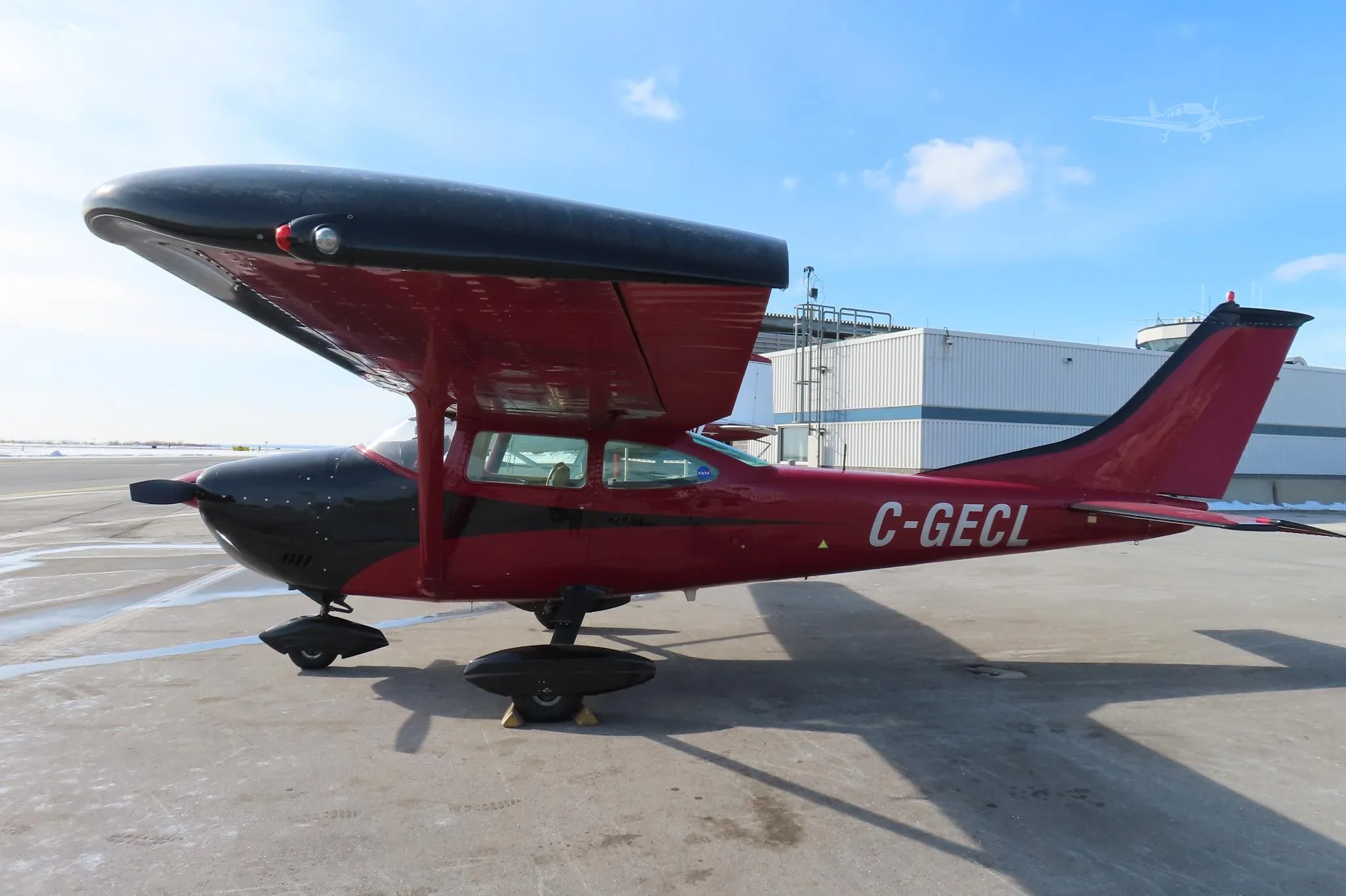 Exterior view of a 1972 CESSNA 182P SKYLANE.