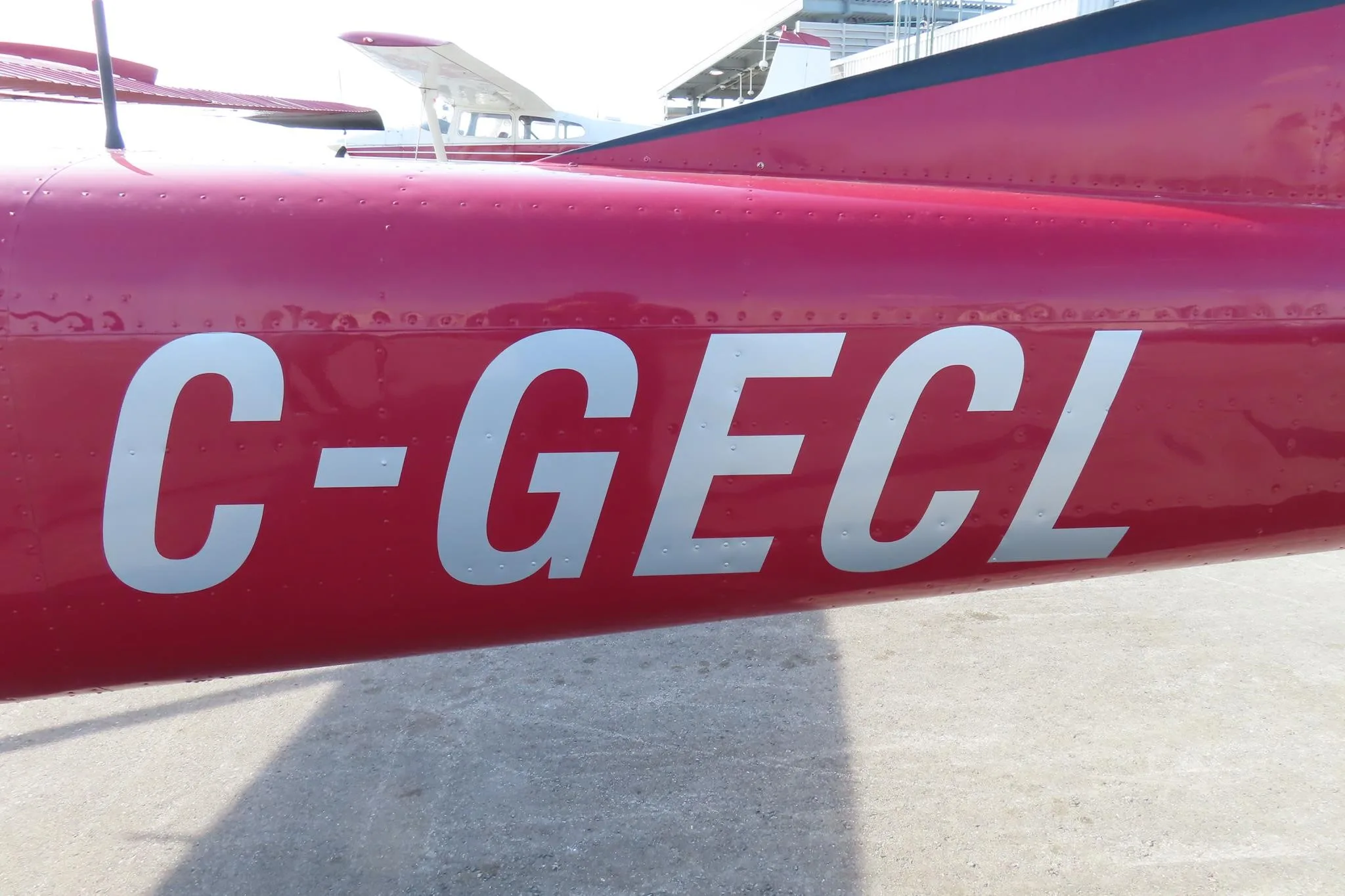 Exterior view of a 1972 CESSNA 182P SKYLANE.