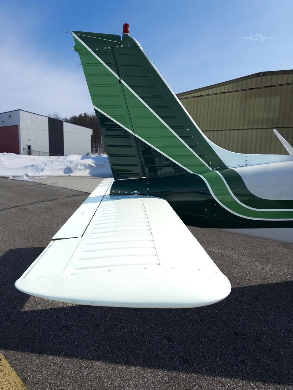 Exterior view of a 1972 PIPER CHEROKEE 6/300, C-GFQG.