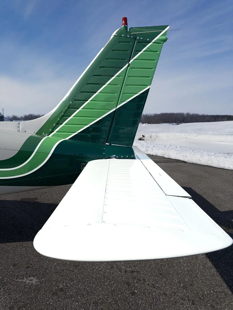 Exterior view of a 1972 PIPER CHEROKEE 6/300, C-GFQG.