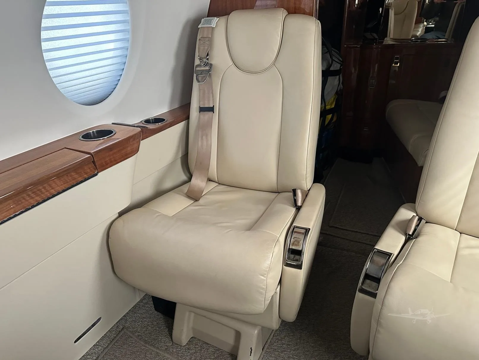 Cabin interior of a 2014 NEXTANT 400XTI.