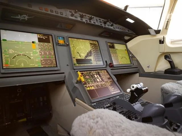 Cockpit and instrument panel of a 2007 DASSAULT FALCON 7X.