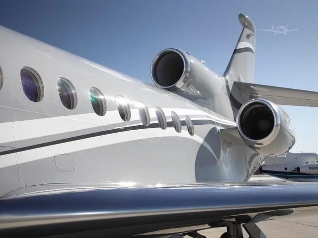 Exterior view of a 2007 DASSAULT FALCON 7X, N247GT.