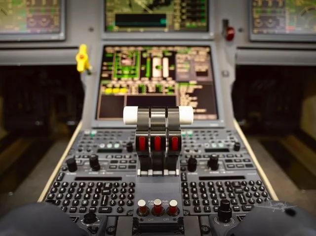 Cockpit and instrument panel of a 2007 DASSAULT FALCON 7X.